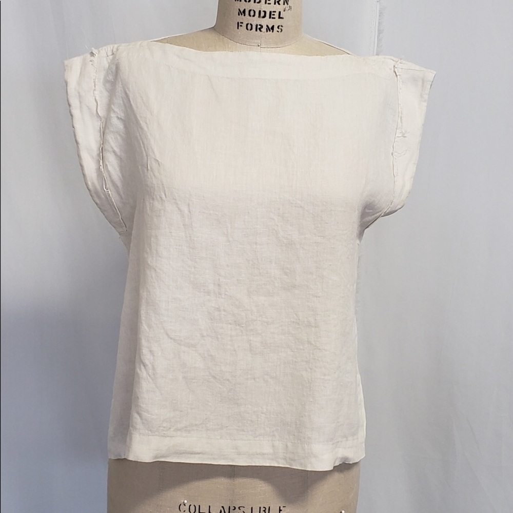 Black crane linen top